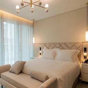 Deluxe Queen Suite